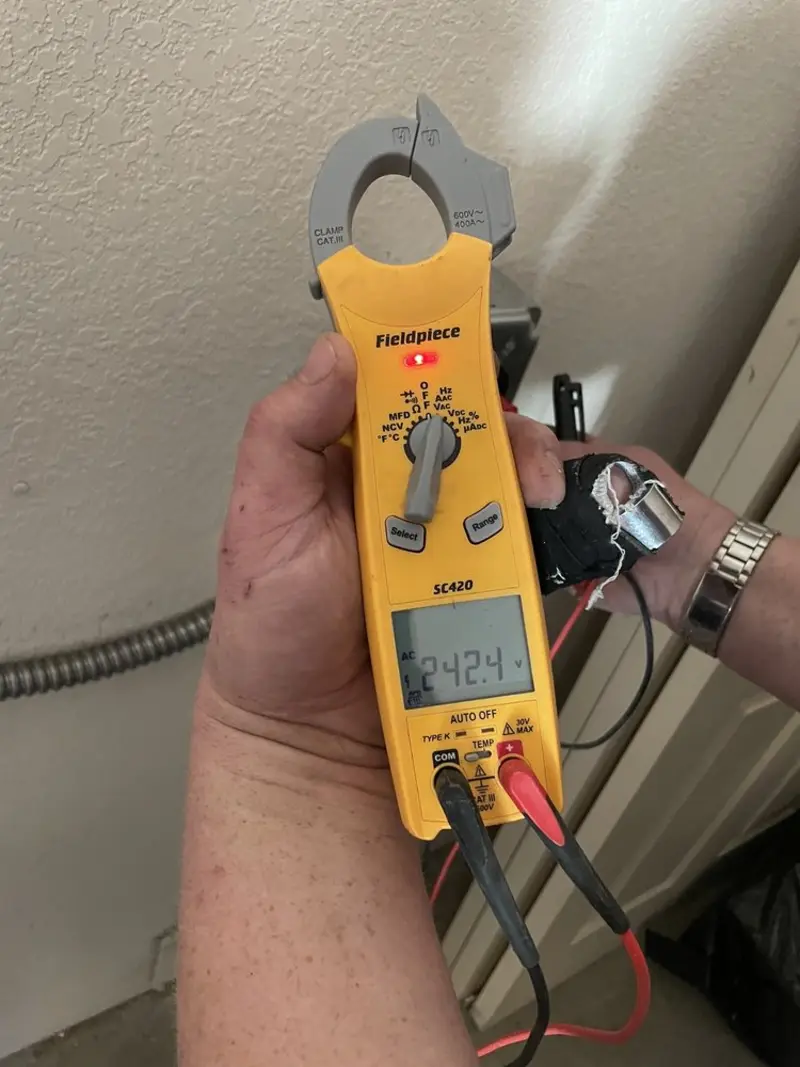 Voltage testing with clamp meter during Aluminum Wiring Replacement in Moline